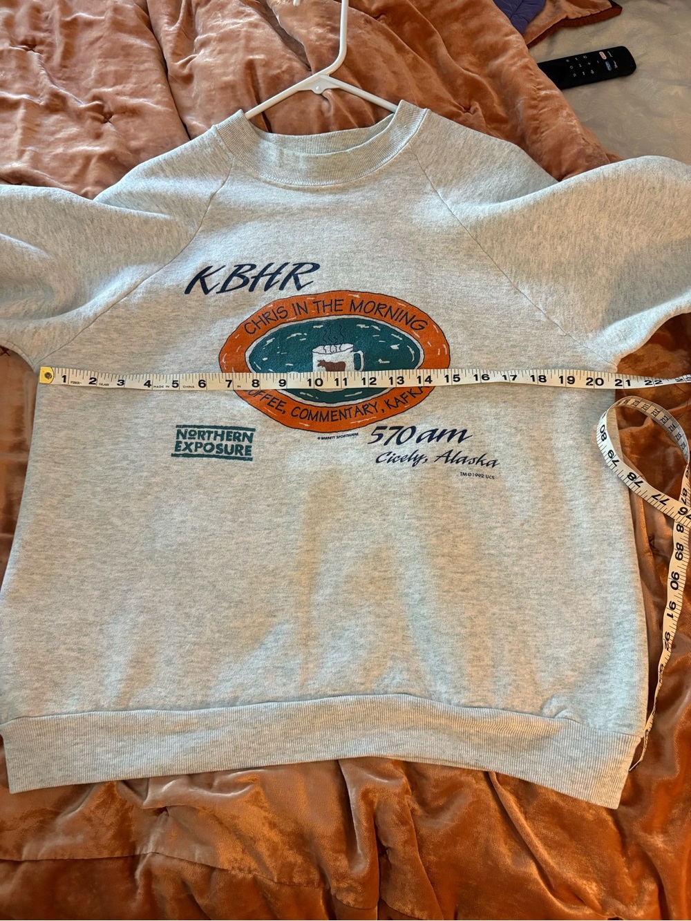 'Chris in the Morning' Light Gray Crewneck Sweatshirt 90s TV Northern Exposure - Picture 9 of 14